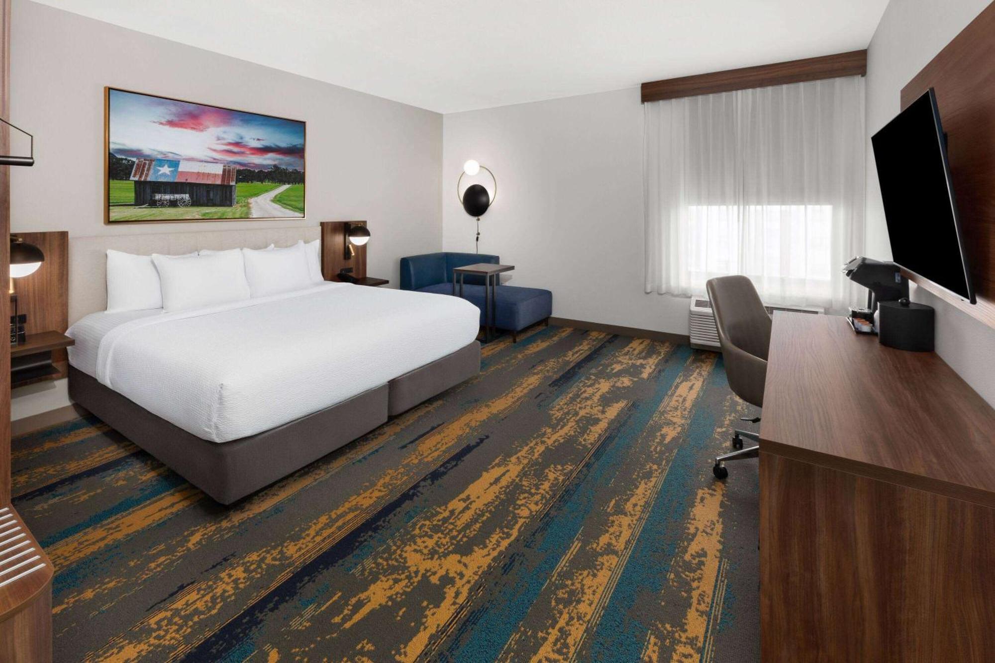 La Quinta Inn & Suites By Wyndham San Antonio At The Rim Exterior photo