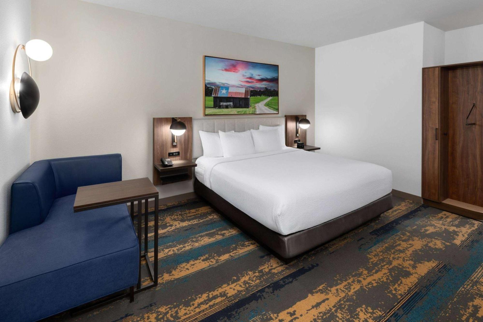 La Quinta Inn & Suites By Wyndham San Antonio At The Rim Exterior photo