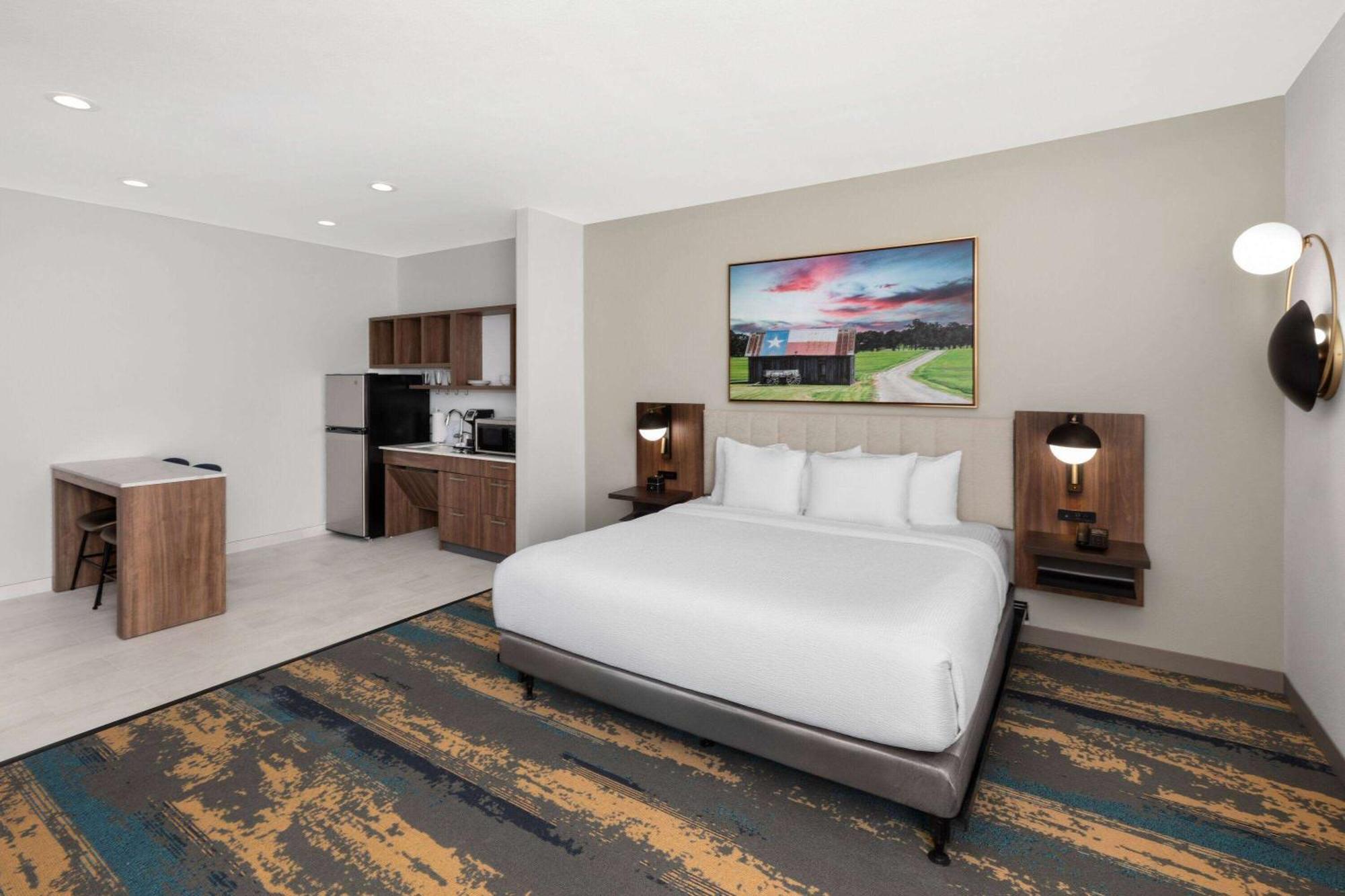 La Quinta Inn & Suites By Wyndham San Antonio At The Rim Exterior photo